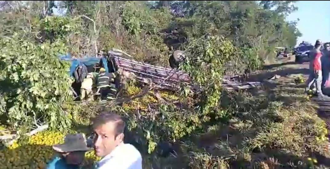 ASSISTA VÍDEOS: motorista morre entre ferragens após caminhão atingir maquinário na BR 174, entre Vilhena e Comodoro