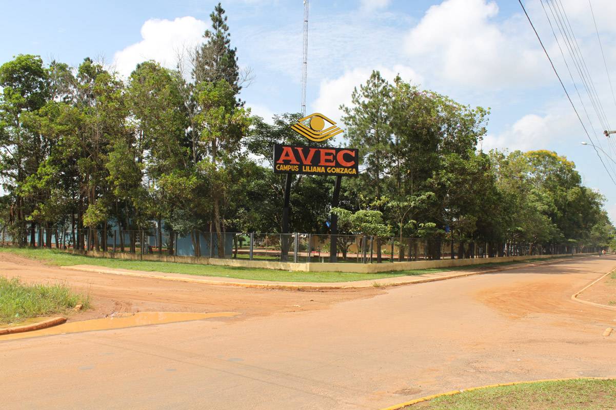 Com dois professores intubados após ambos contraírem Covid-19, faculdade suspende aulas presenciais, em Vilhena