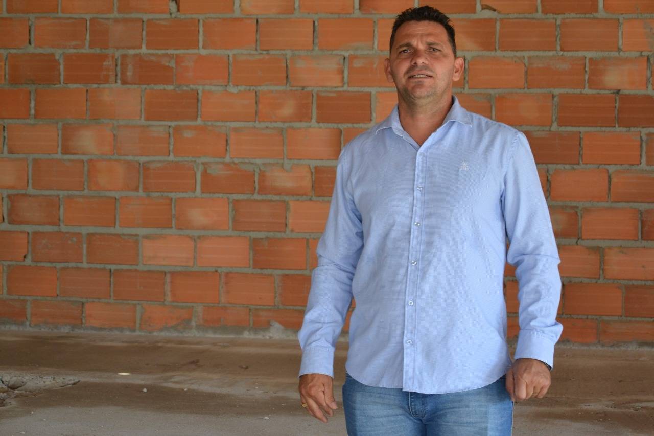 Pastor que foi “escravo da bebida e da droga” planeja acolher ex-detentos e dependentes químicos, mas iniciativa encontra resistência