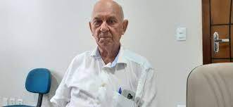 Ao saber que sua “morte” está sendo noticiada no WhatsApp, médico pioneiro reage com bom humor: “comemoraram a toa”