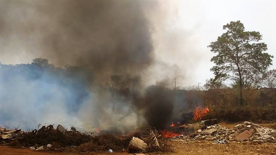 Secretaria Municipal de Meio Ambiente autua proprietários de lotes que incendiaram em Vilhena