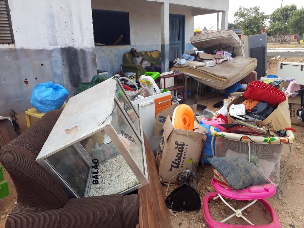Homem que ajudou muitas pessoas em Vilhena é despejado e vive ao relento; mãe implora por tratamento médico