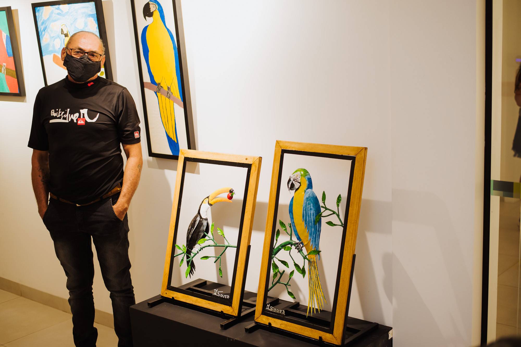 Feira reúne exposição de arte indígena e esculturas de metal, com artesanato, design, moda e gastronomia