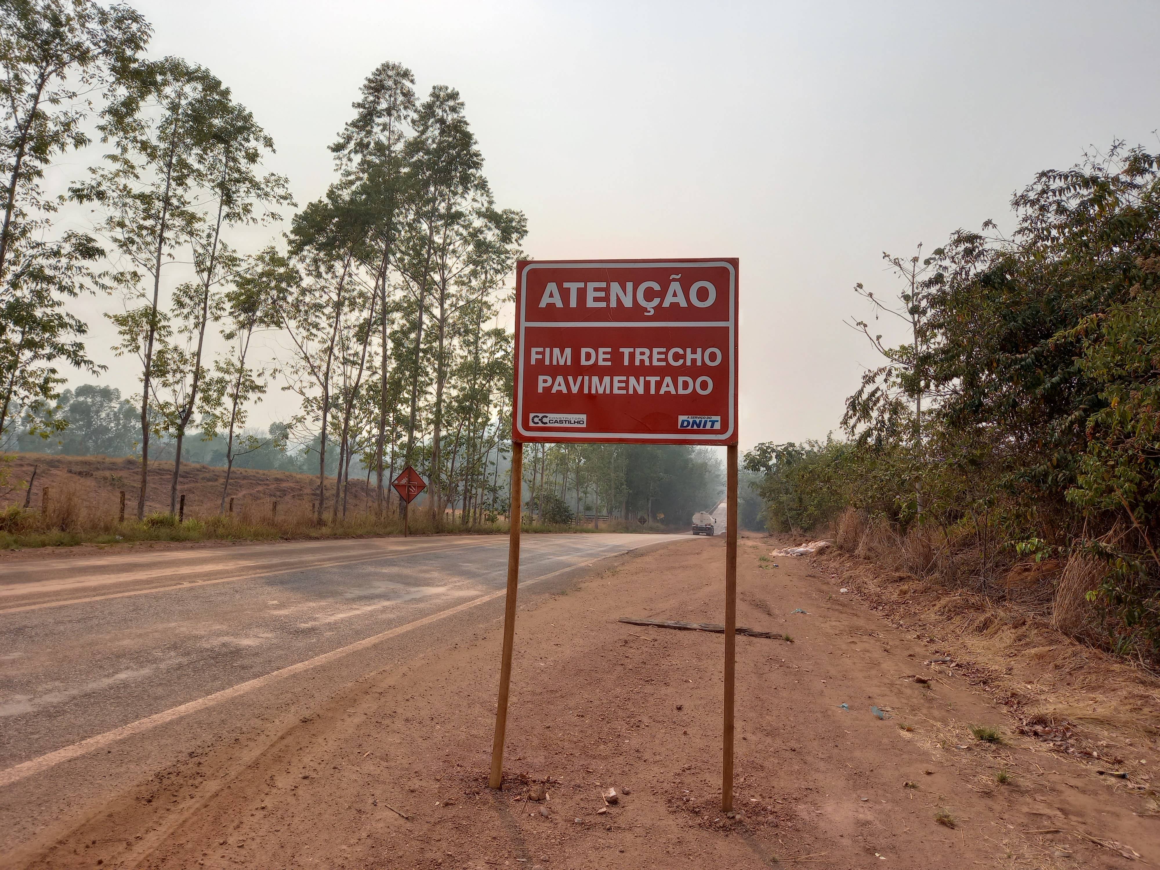 Empresa retira trechos de asfalto entre Cerejeiras e Colorado e abandona serviço dias depois; vereador diz que obra será retomada