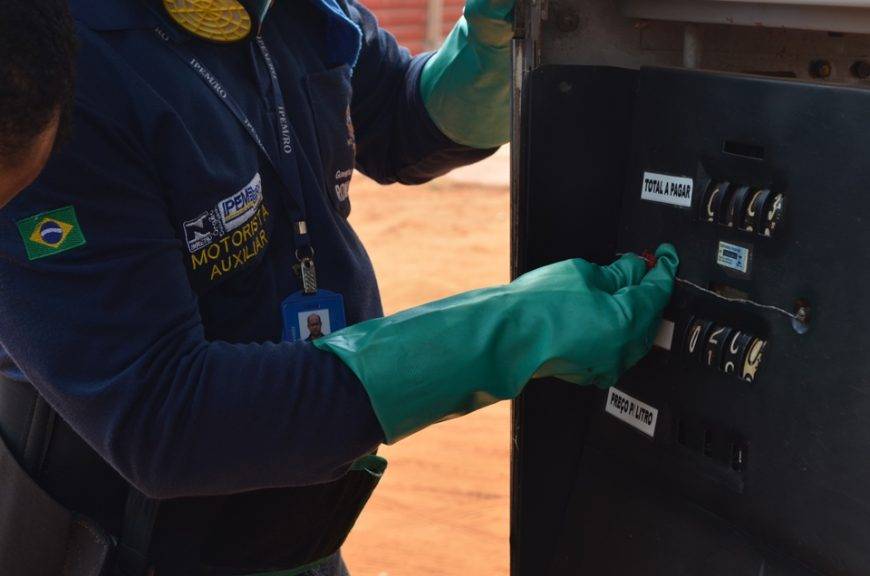 Em distrito pertencente a Chupinguaia, fiscais constatam irregularidades em bombas de posto de combustíveis