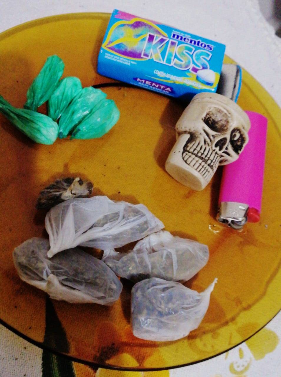 Procurando mulher foragida, Força Tática apreende drogas e ouve usuário de maconha confessar: “quero sair desse vício”