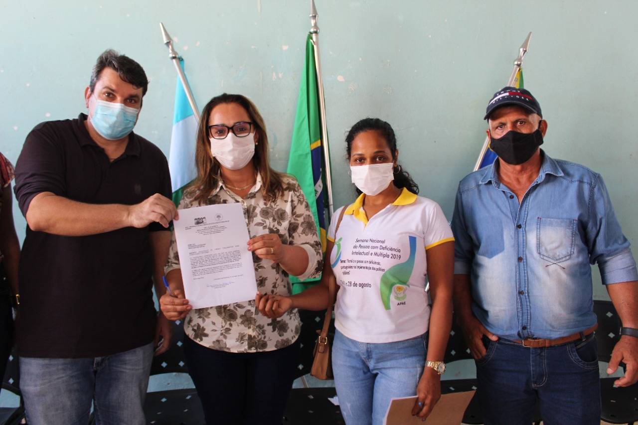Rosangela Donadon destina R$ 650 mil para aquisição de escavadeira hidráulica e implementos agrícolas para Primavera de Rondônia