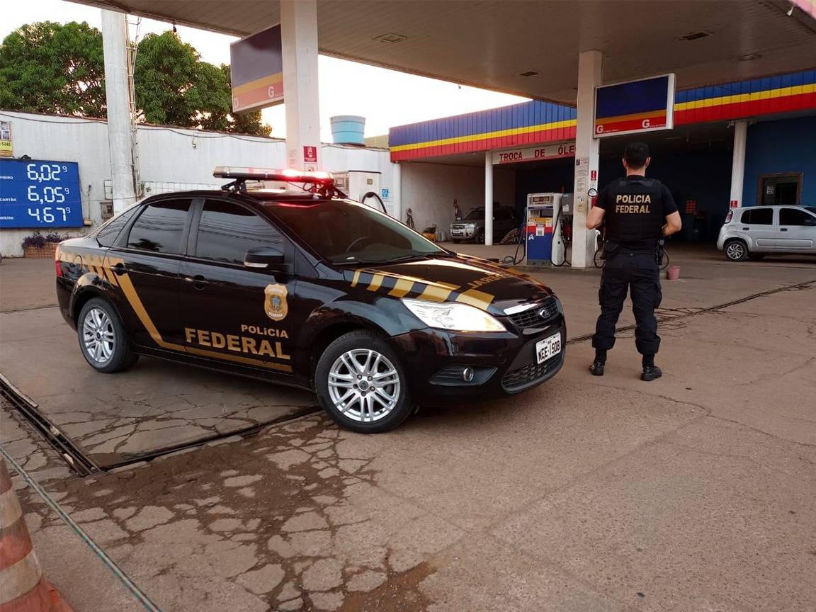 Com mandado de prisão decretado pela justiça e procurado pela PF, assessor do senador Marcos Rogério está foragido.