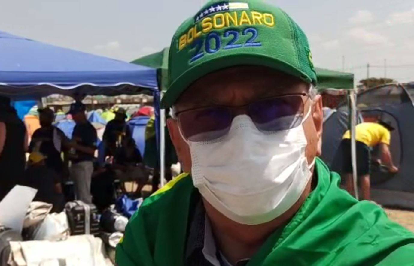 VÍDEO: enrolado na bandeira nacional, vice-governador de Rondônia defende “destituição do STF e criminalização do comunismo”