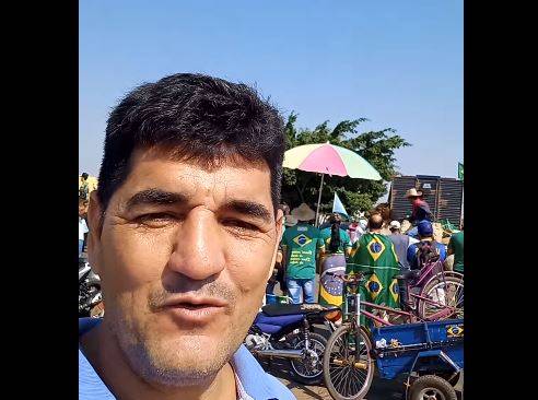 ASSISTA: durante ato a favor de Bolsonaro em Vilhena, empresário grava vídeo falando de “carne de segunda a 50 reais”.