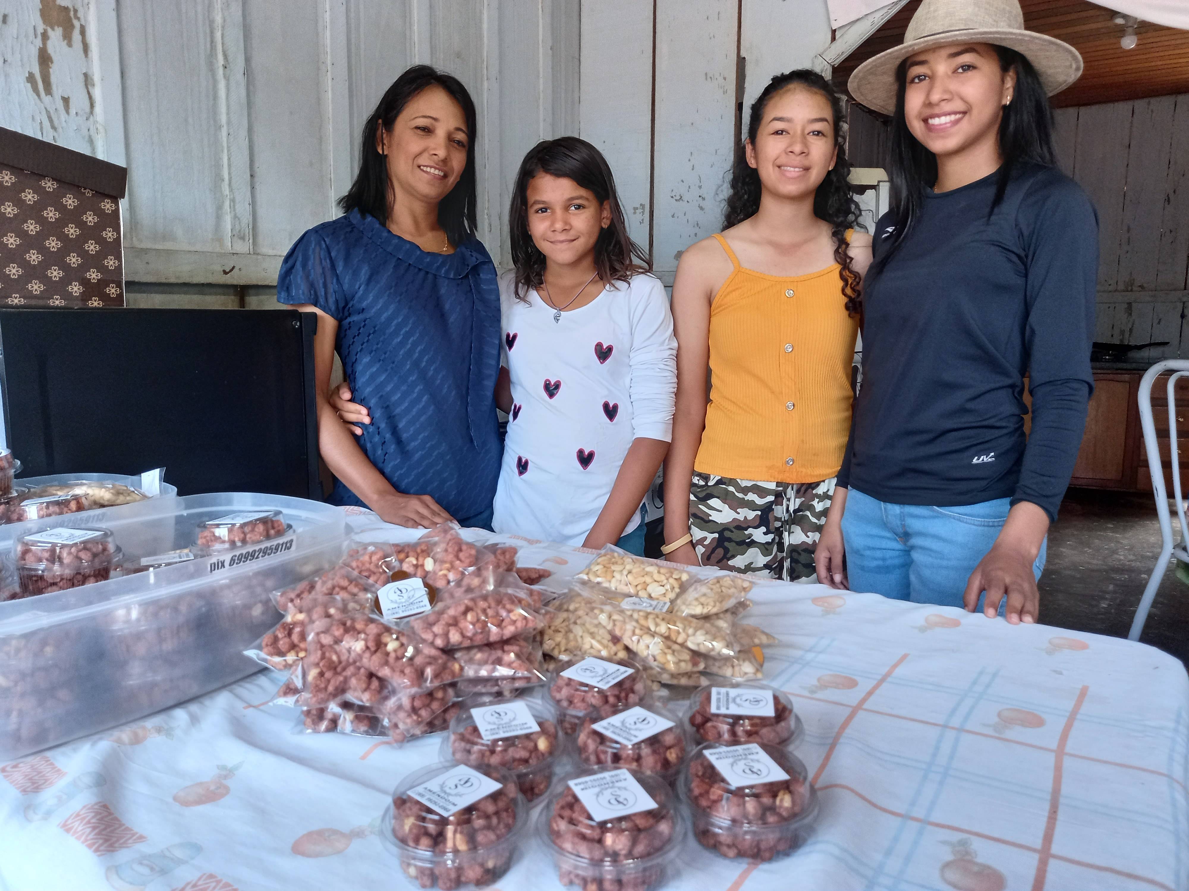 Empreendedora dá exemplo vendendo cri-cri em Cerejeiras e revela sonho de conseguir comercializar o produto em Vilhena