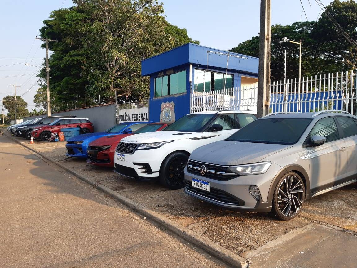 ASSISTA: viraliza no WhatsApp vídeo mostrando frota de luxo confiscada de traficantes e estacionada na DPF, em Vilhena