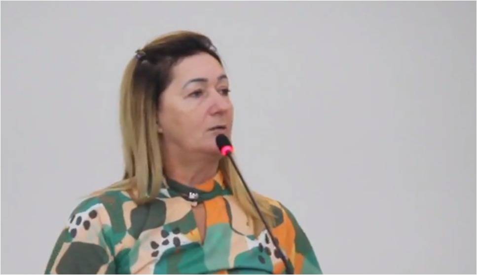 Vereadora que bombardeou e chamou secretária de Saúde de “incompetente” saúda novo titular da Pasta
