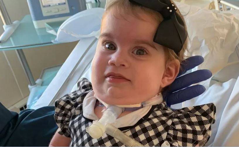 Siamesa nascida unida à irmã deixa hospital de São Paulo pela 1ª vez e volta para Rondônia; “milagre”, diz pai