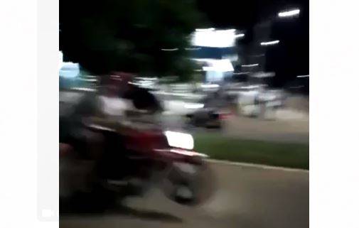 ASSISTA: vídeo mostra “motoqueiro endiabrado” fugindo de viatura da polícia em Cerejeiras