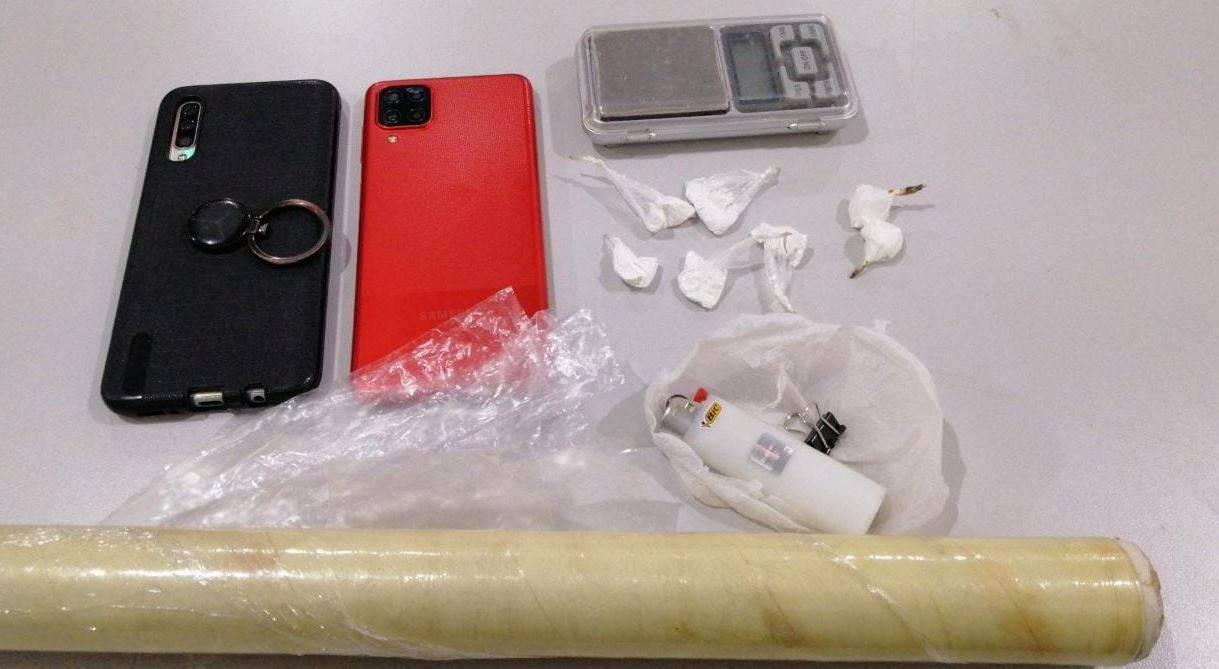 Preso com porções de cocaína, homem "entrega" amigo a quem fazia “favor” e os dois acabam presos por tráfico