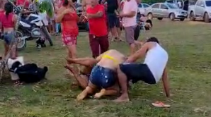 ASSISTA: vídeo mostra nova briga entre mulheres em balneário popular e confirma “tradição” aos finais de semana