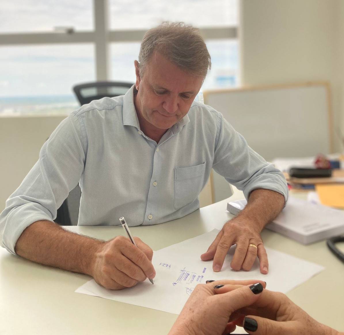 Deputado Luizinho Goebel garante 28 máquinas de costura para o município de Colorado do Oeste