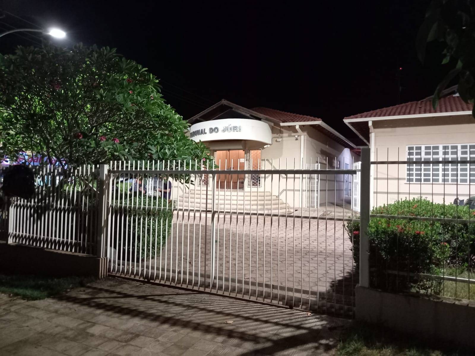 Corpo de cigano morto em Cerejeiras foi exumado e sepultado junto com o do filho; assassinos foram condenados ontem