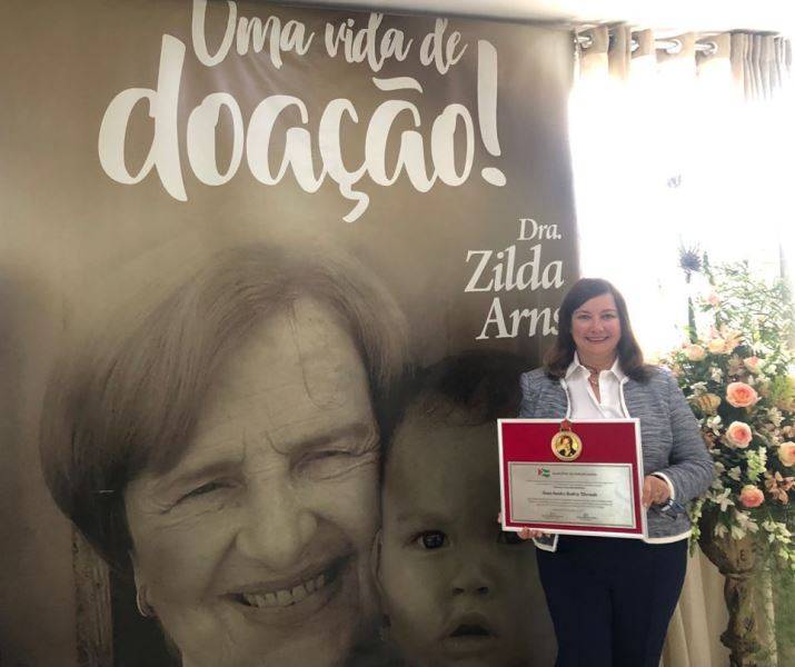 Juíza aposentada que atuou em Vilhena recebe prêmio Zilda Arns por trabalho em defesa da primeira infância