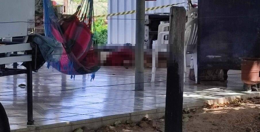 Vítimas de massacre em Vilhena teriam sido obrigadas a ficar de joelhos; grupo armado metralhou barracão após execuções