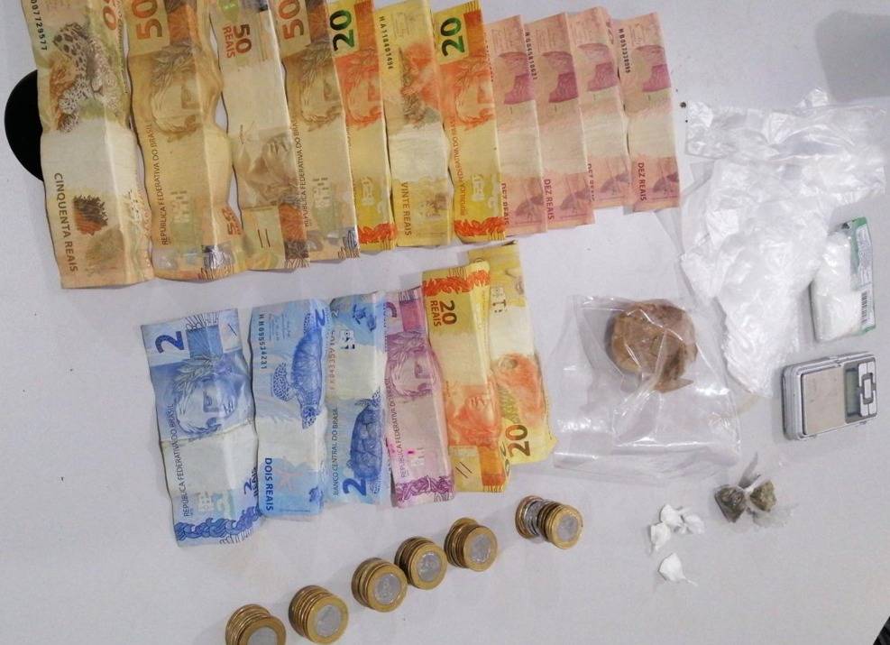 Morador denuncia e Polícia Militar prende em casa homem que comercializava drogas através do WhatsApp