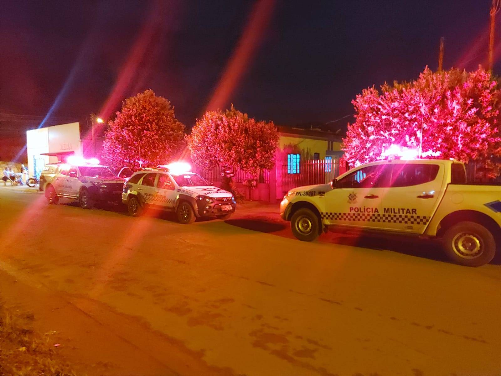 Vizinhos acionam Polícia Militar ao verem mulher sendo espancada; vítima, no entanto, não quis denunciar o agressor