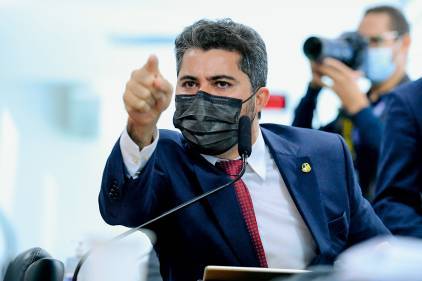 Reportagem da revista Veja dispara contra suplente e revela que Marcos Rogério foi de fotógrafo de casamentos a “pit bull” no Senado