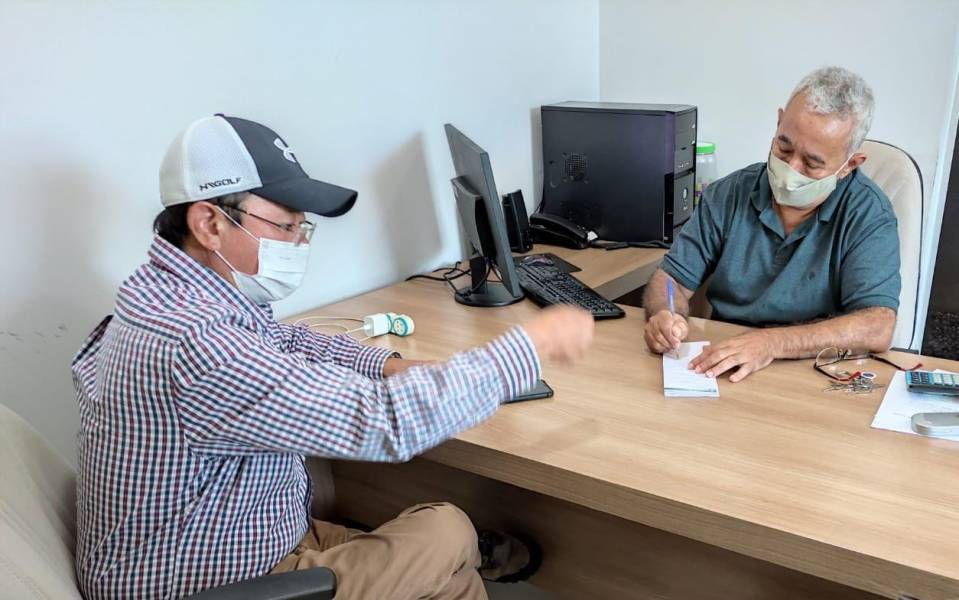 Prefeito anuncia que vai manter projeto de decoração natalina; em reunião com comerciantes, vereadores apoiaram gasto