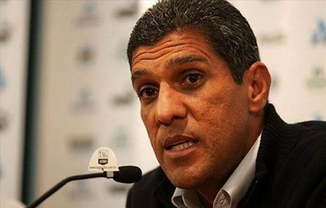 Ex-craque da Seleção Brasileira deve comandar o Avaí contra o VEC