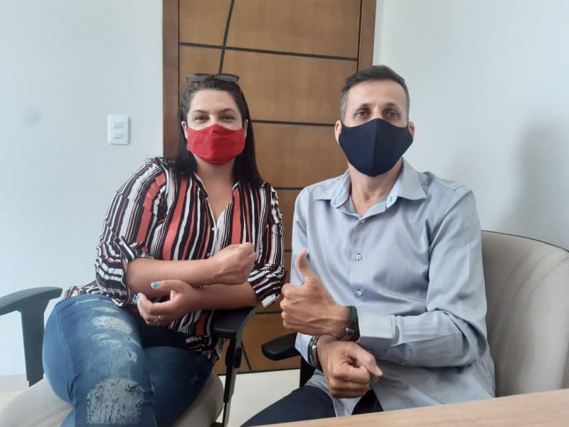 Vereador faz postagem no Facebook explicando seu voto contra decoração de natal e esposa comenta, discordando dele