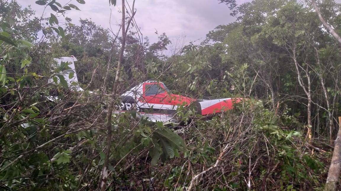 Avião cai em área de mata a 200 metros da cabeceira da pista, em Vilhena; piloto sobrevive