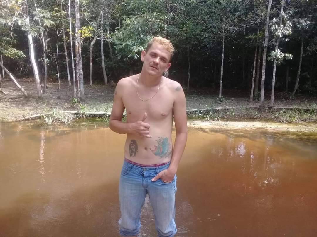 Corpo de rapaz de 26 anos é encontrado em estrada vicinal; vítima tinha rosto desfigurado e marca de tiro na cabeça
