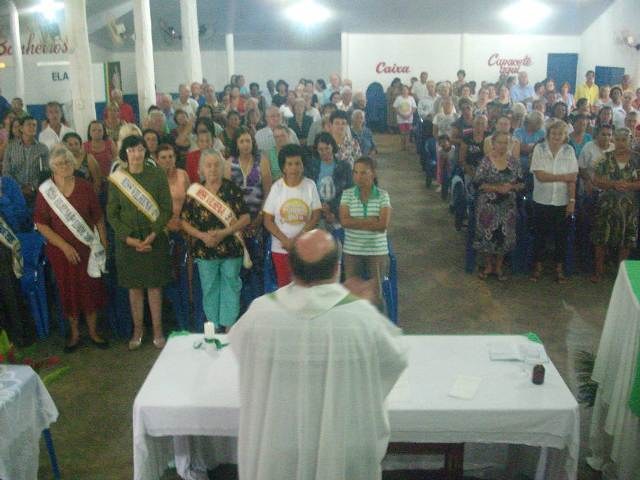 Primeira-dama de Vilhena promete baile para “velhinhos” durante missa