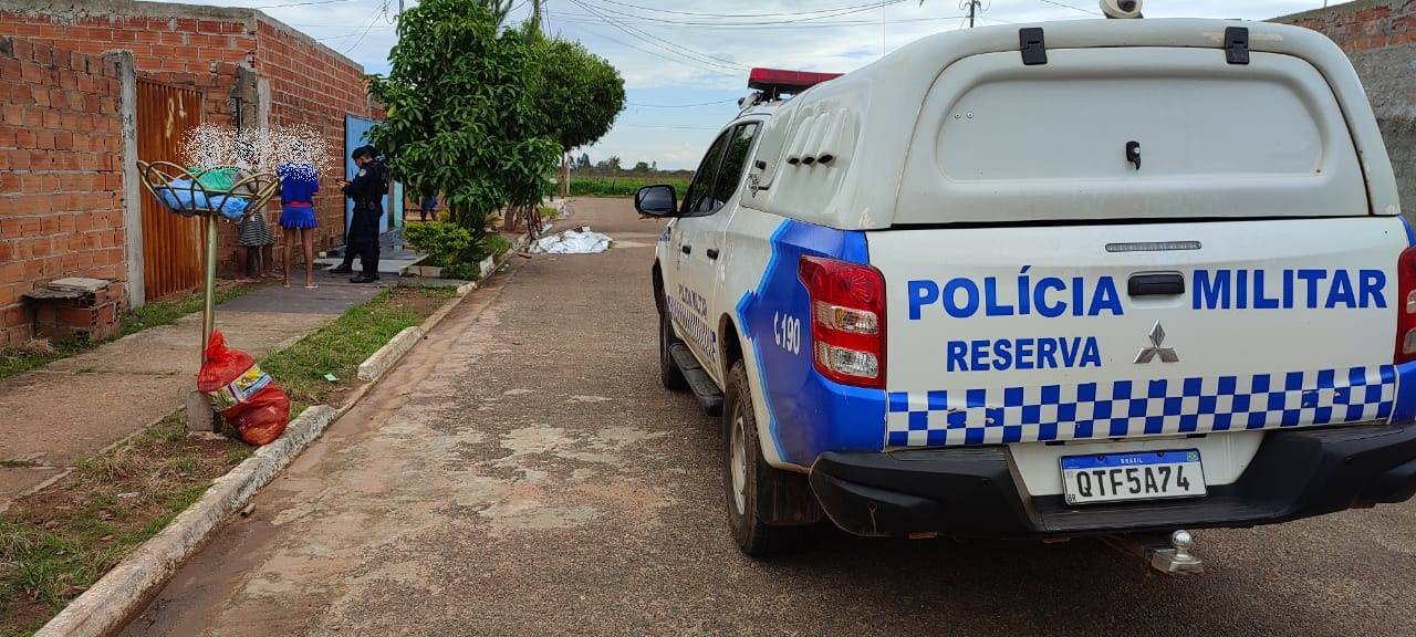 Homem “surtado” tenta agarrar mulheres no Residencial União é espancado por populares e acaba preso