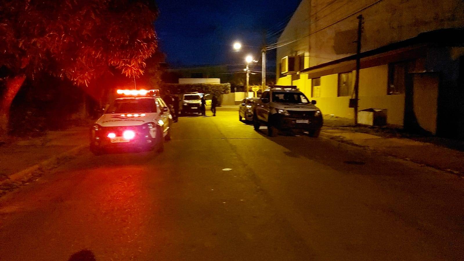 Foragido de Pimenta Bueno é preso em Vilhena junto com a esposa após disparar tiro de pistola contra policiais militares