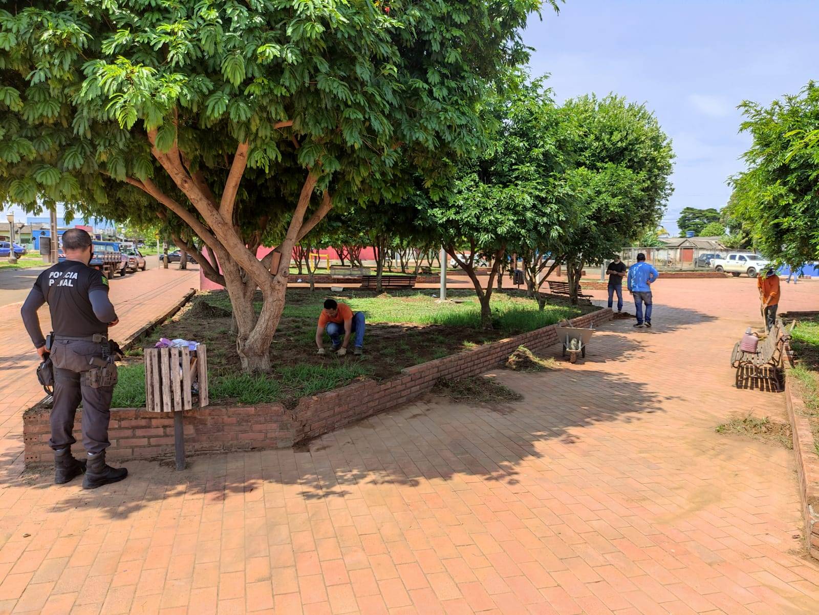 “Zero reincidência”: trabalho de apenados ajuda Prefeitura e comunidade vilhenense