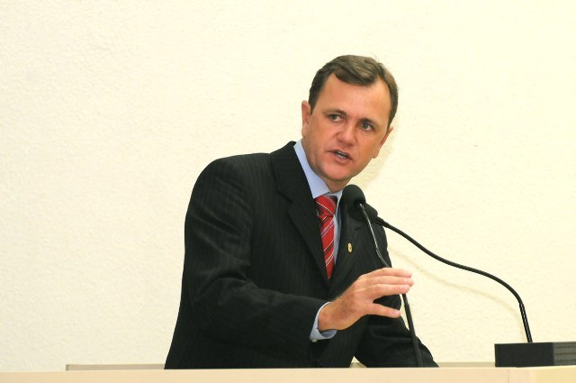 Goebel parabeniza jornalistas e anuncia jantar para a imprensa
