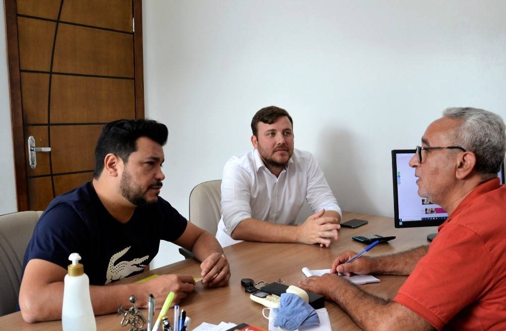 Acompanhado de vereador, deputado estadual visita a FOLHA e avalia destinar emenda de R$ 1 milhão para Vilhena