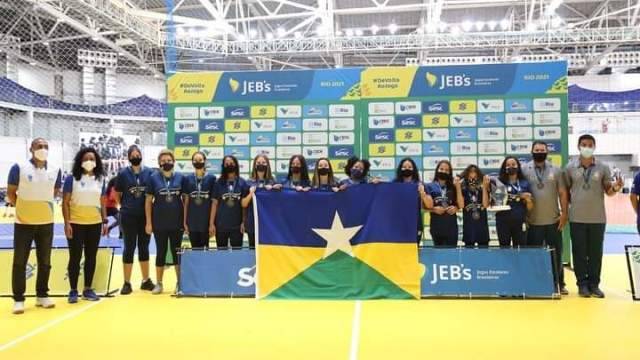 Voleibol escolar de Vilhena mantém tradição e conquista medalhas no vôlei indoor e de praia nos JEBs