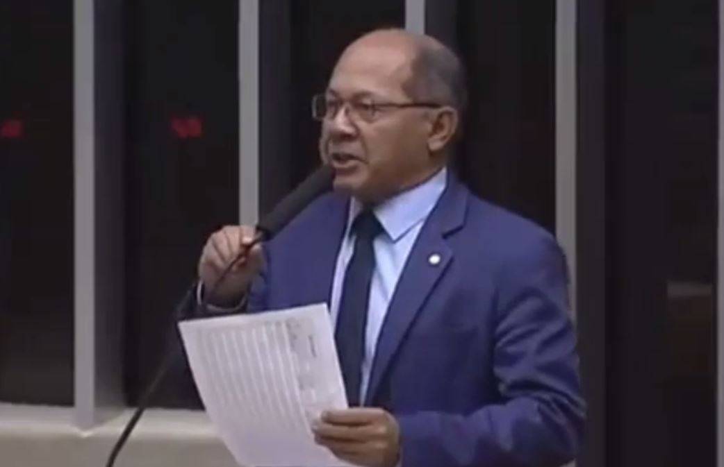 ASSISTA VÍDEO: ao exaltar evento cultural de Rondônia, deputado cita fronteira inexistente do Estado com a Colômbia