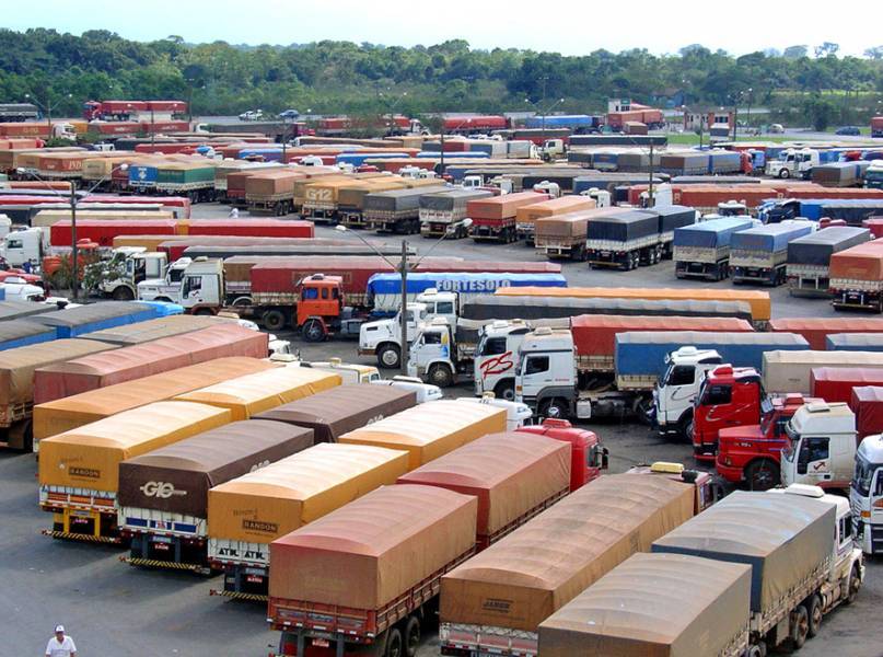 Em nota, caminhoneiros pedem apoio e revelam situação dramática, com diesel disparando e tabela do frete defasada