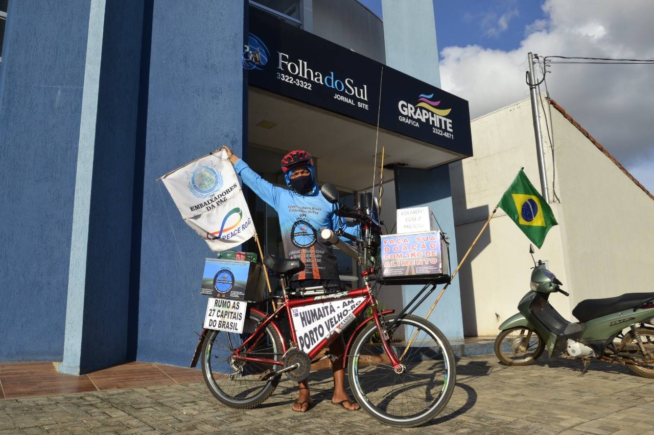 Por solidariedade, ciclista de 43 anos irá cruzar o Brasil; em visita à FOLHA, atleta explica iniciativa para ajudar entidades