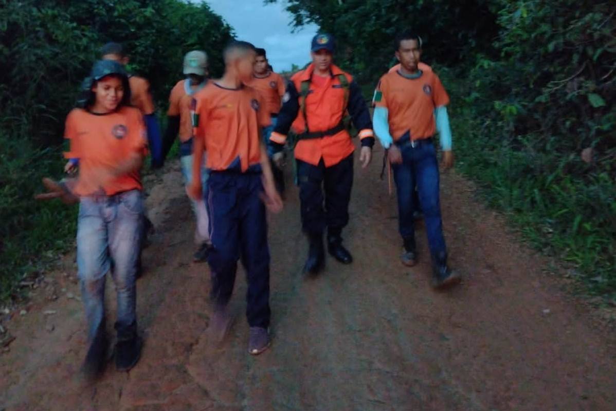 Adolescente do projeto Brigada Juvenil, de Pimenteiras do Oeste, visitam Corpo de Bombeiros de Vilhena e fazem treinamento na selva