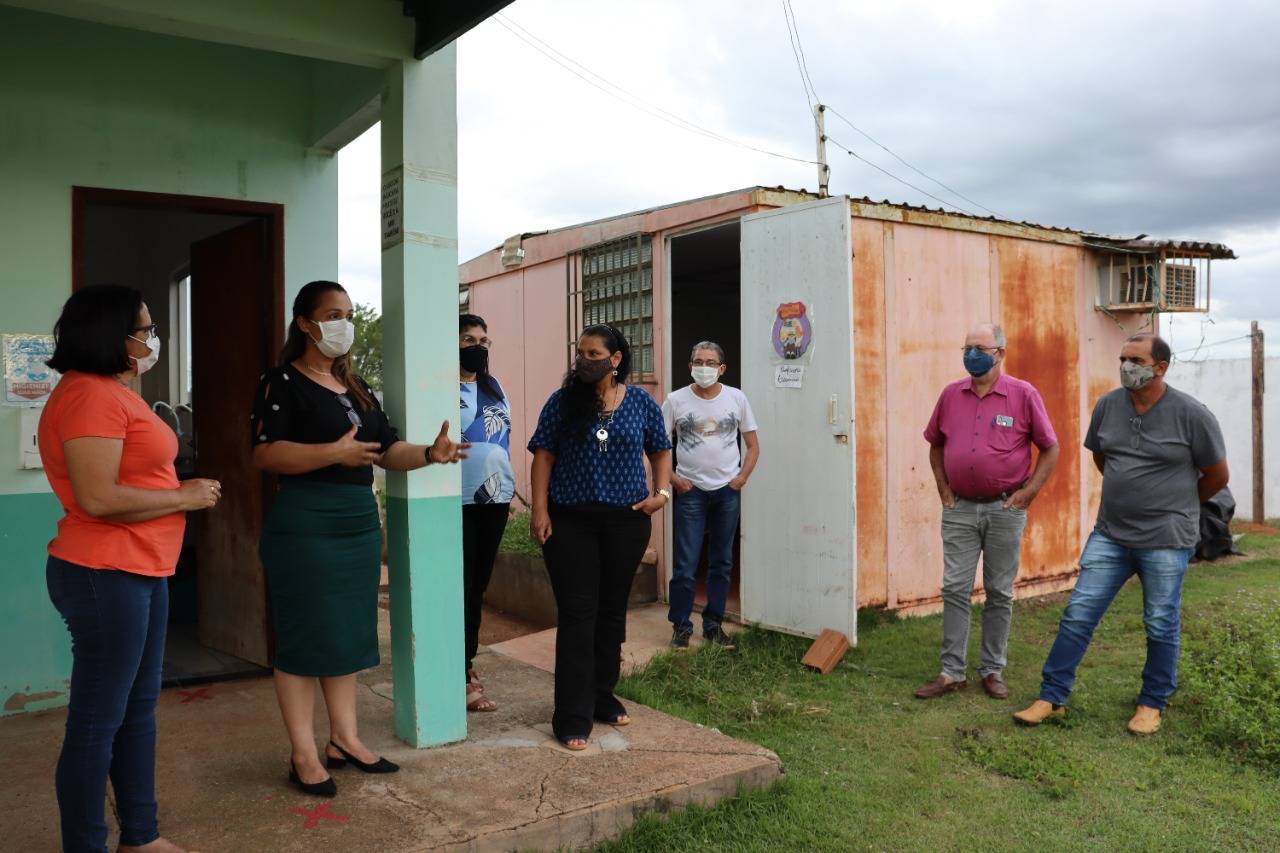 Convidada por professores, deputada Rosangela Donadon visita escola Iquezinha, em Vilhena