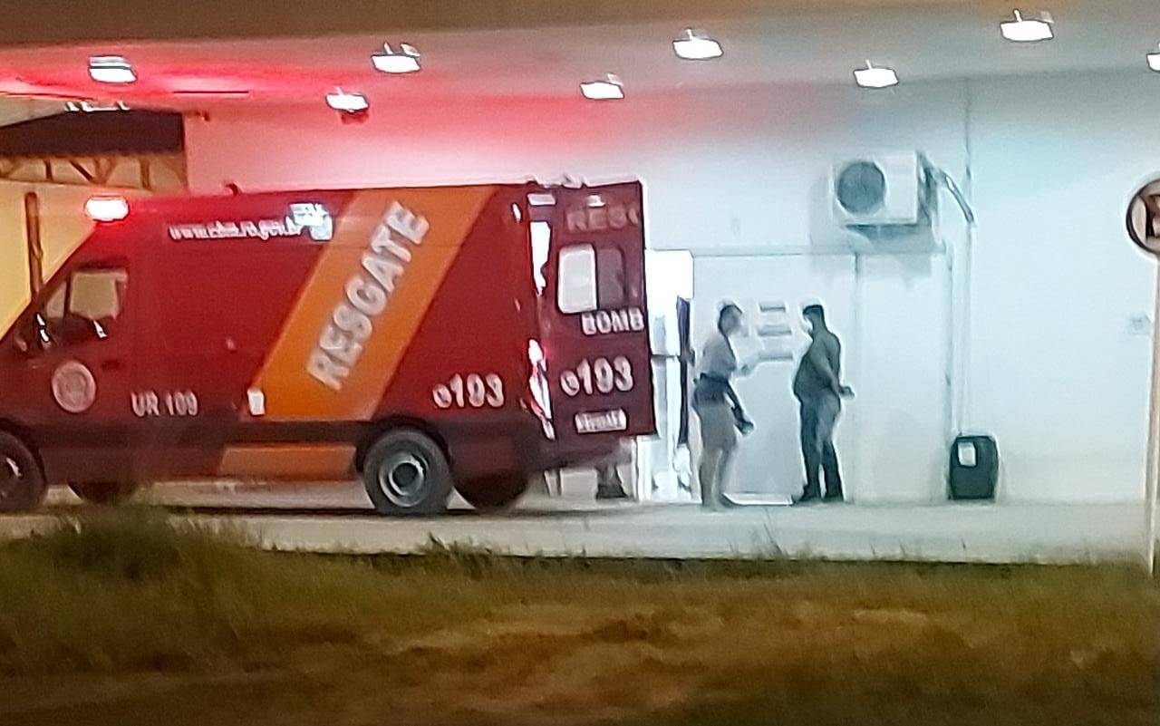 Cliente de bar atinge funcionária com tiro na cabeça, em Vilhena; vítima foi levada para a UPA