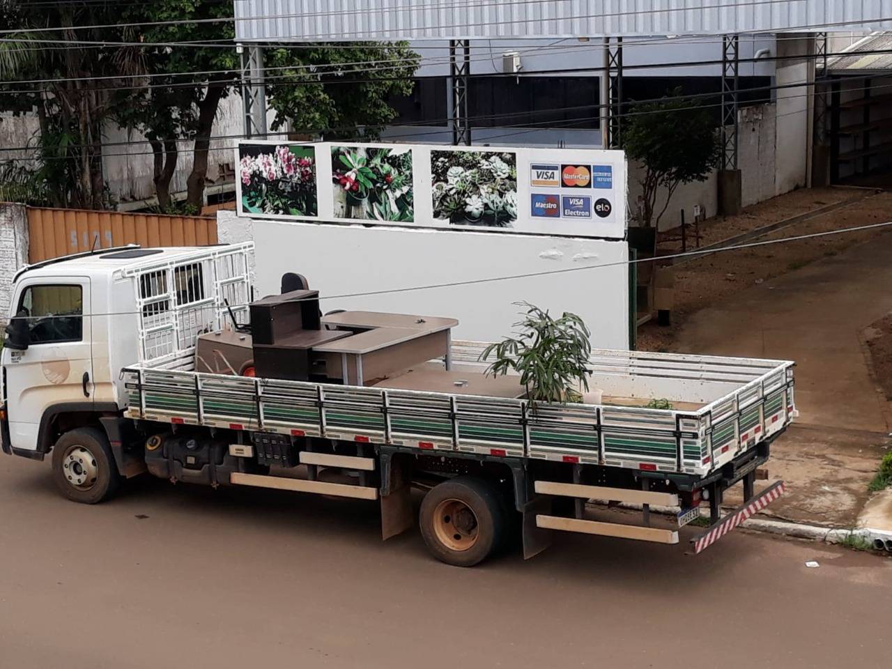 Com mãe e duas tias mortas por Covid, estudante de medicina luta na justiça contra padrasto que sobreviveu à doença