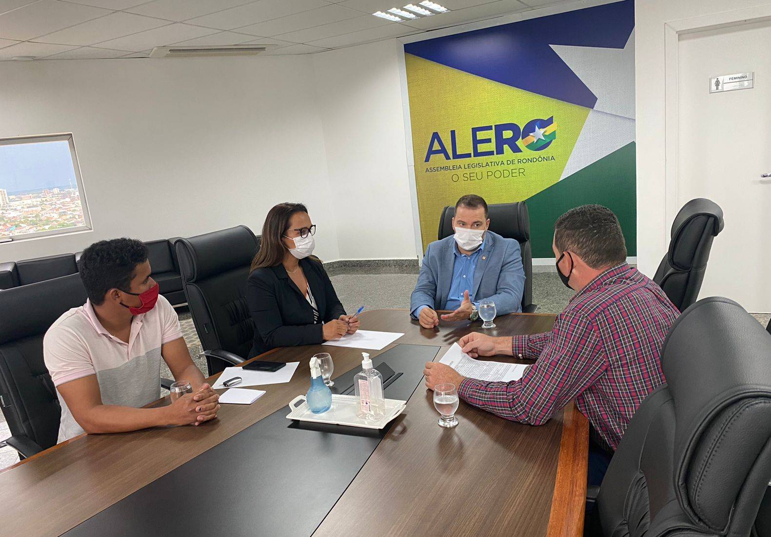 Preocupada com a segurança alimentar dos rondonienses, deputada acolhe pleito de caminhoneiros e assume interlocução junto ao Governo do Estado