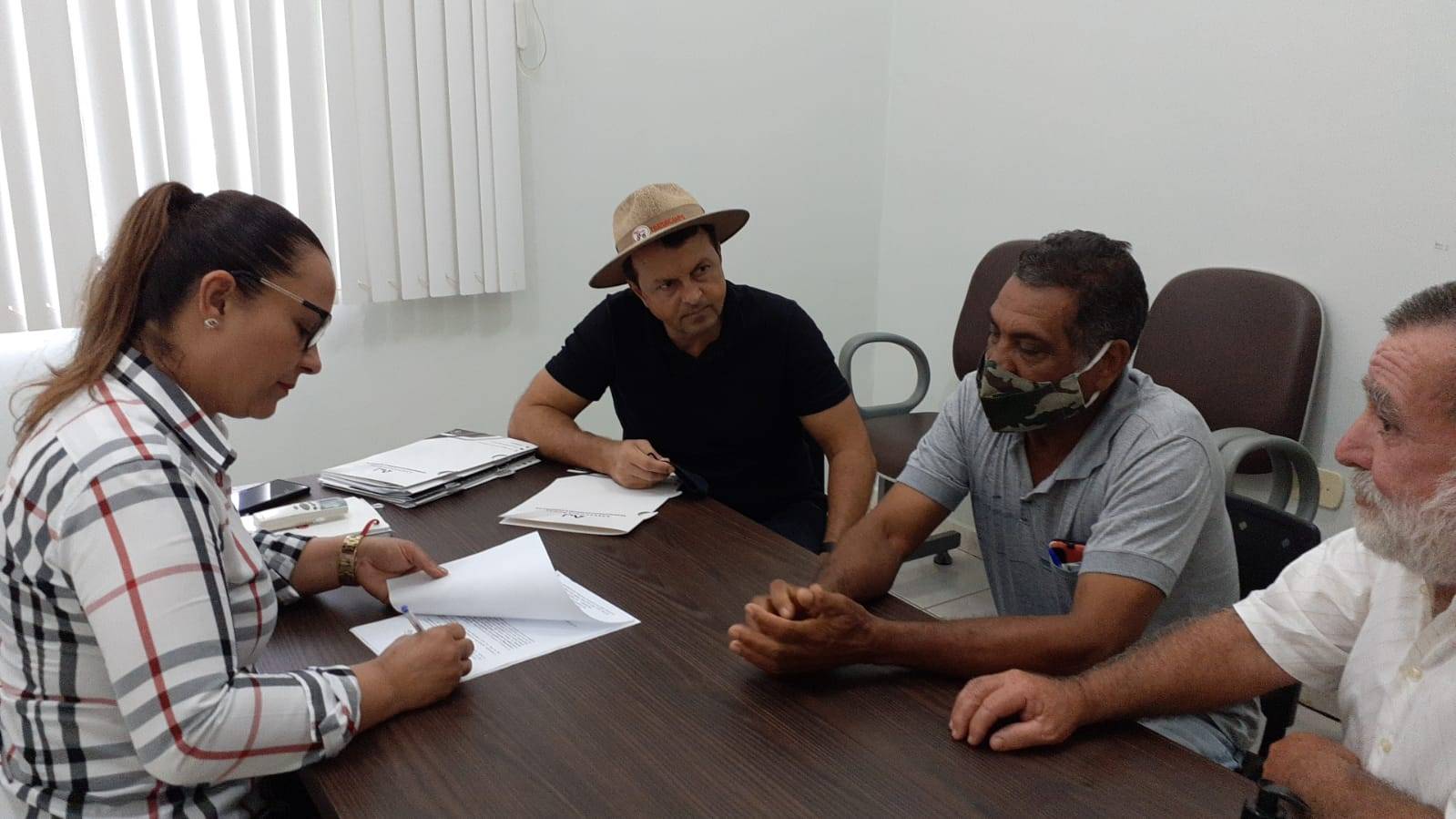 Deputada Rosangela Donadon garante recurso para construção de barracões em associações rurais de Vilhena