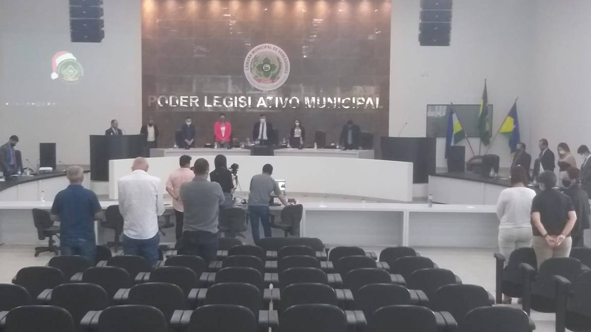 Vereadores se revoltam e exigem que prefeito divida sobras do FUNDEB com servidores da Educação, em Vilhena
